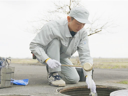 浄化槽維持管理業務の様子